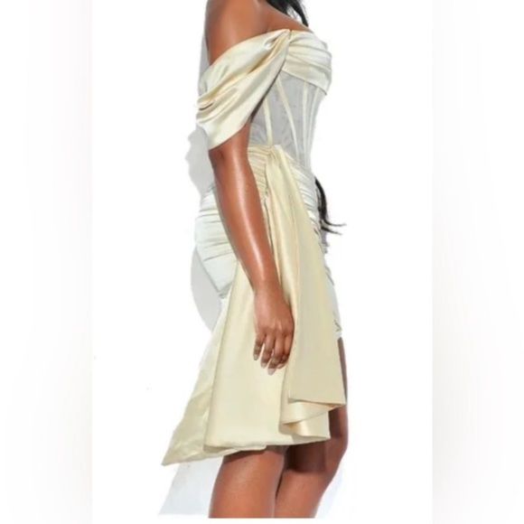 Miss circle Elegant Cream Off-Shoulder Mini Dress corset size L - Picture 4 of 7